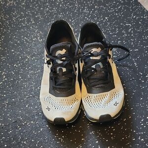 On Running Womens 7.5